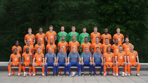 洛夫頓獨攬35分15籃板8助攻，李弘權獲27分7籃板，焦泊喬進賬21分5籃板，上海隊雙加時逆風轉勝廣州